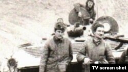 Казахстанцы - военнослужащие Советской армии, участвовавшие в войне в Афганистане. Фото из документального фильма "Партизаны".
