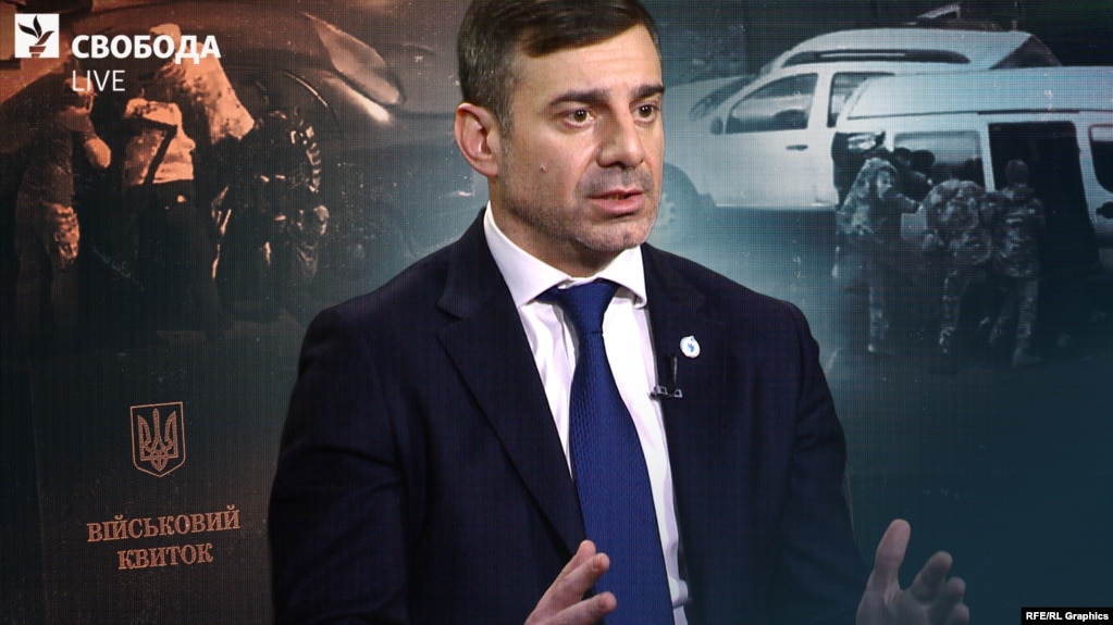 «Коли ви дасте мотивацію фінансового характеру військовослужбовцям, у вас черга буде стояти. Коли проаналізувати, скільки коштів витрачають в цілому на Сили оборони, і спрямувати їх на ті підрозділи, які показують результат, то коштів більш ніж достатньо. Я в цьому переконаний»