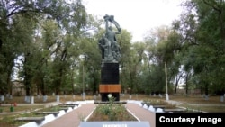 Monument sovietic dedicat răscoalei de la Tatarbunar