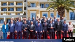 Udhëheqëst të BE-së dhe Ballkanit Perëndimor gjatë samitit të përbashkët të mbajtur në Tivat të Malit të Zi më 5 qershor. 
