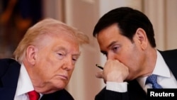 Predsednik SAD Donald Tramp i državni sekretar Marko Rubio na okruglom stolu u Beloj kući, 6. mart 2026.