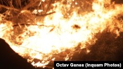 Vatrogasci se i dalje nalaze na licu mjesta, te dežuraju zbog opasnosti da se požar ne reaktivira. (Fotoilustracija)