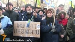 Активісти Майдану під стінами МВС вимагають відставки Захарченка