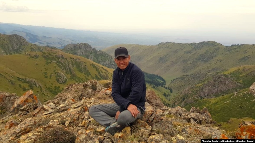 Үлкен бөкселері бар араб әйелдері