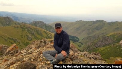 Қыздар жалаңаш түбіт Gauge көмегімен порнофотосуреттер