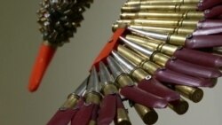 Мастак робіць скульптуры і карціны з куляў