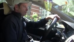 Taksista sa cerebralnom paralizom