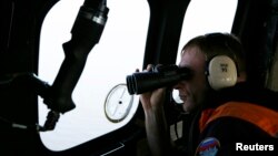 عضوی از تیم جستجوی هواپیمای سقوط‌کرده ایر-آسیا