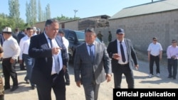 Встреча полномочного представителя президента в Баткенской области Абдикарима Алимбаева с губернатором Согдийской области Таджикистана Раджаббоем Ахмадзодой. 1 июня 2021 года. 