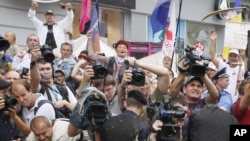 Supporters of Yulia Tymoshenko demonstrate outside the court building in Kyiv where her trial is being held.