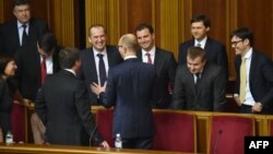 Члени Кабінету міністрів у парламенті, 2 грудня 2014 року