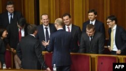 Члени Кабінету міністрів у парламенті, 2 грудня 2014 року
