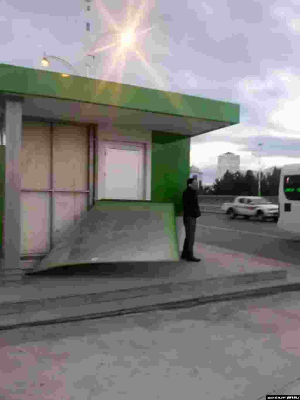 Автобусная остановка, Ашхабад