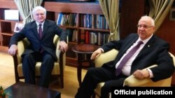 Israel - President Reuven Rivlin (R) meets with Armenian Foreign Minister Edward Nalbandian, Jerusalem, 5Mar2015.