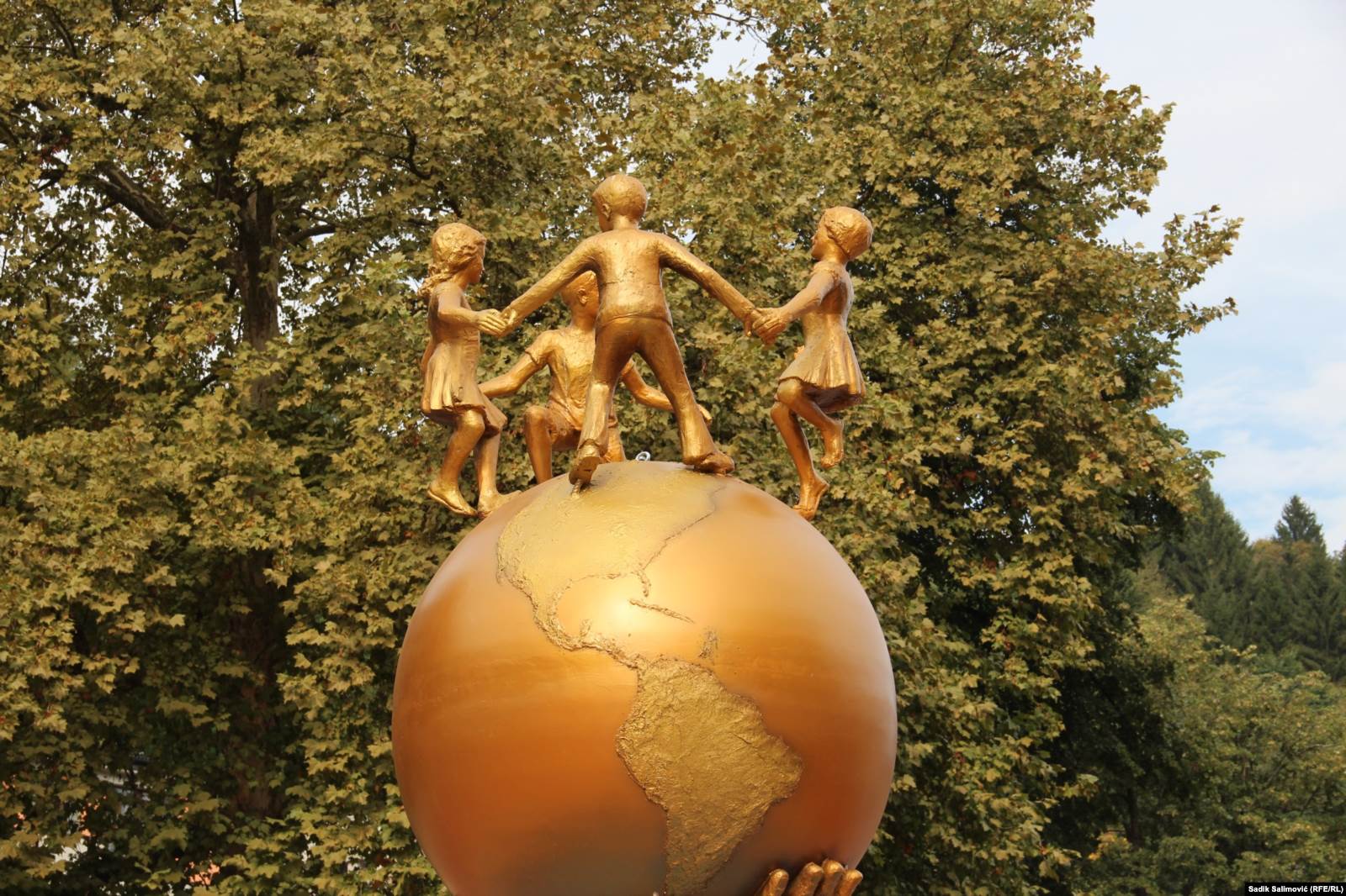 Spomenik miru u Srebrenici