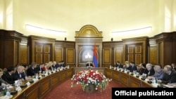 Հայաստանի վարչապետ Նիկոլ Փաշինյանը հանդիպում է ԵԱՀԿ անդամ երկրների հավատարմագրված դեսպանների հետ, 12 փետրվարի, 2020թ.