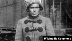 Нестор Махно (1888–1934) – український політичний і військовий діяч, командувач Революційної повстанської армії України, керівник селянського повстанського руху 1918–1921 років, відомий анархіст і тактик ведення партизанської війни 