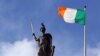 Drapelul irlanez pe clădire Poștei Generale din Dublin.