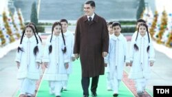 Türkmənistanın keçmiş prezidenti Qurbanqulu Berdiməhəmmədov Yeni il tədbirində. 2018