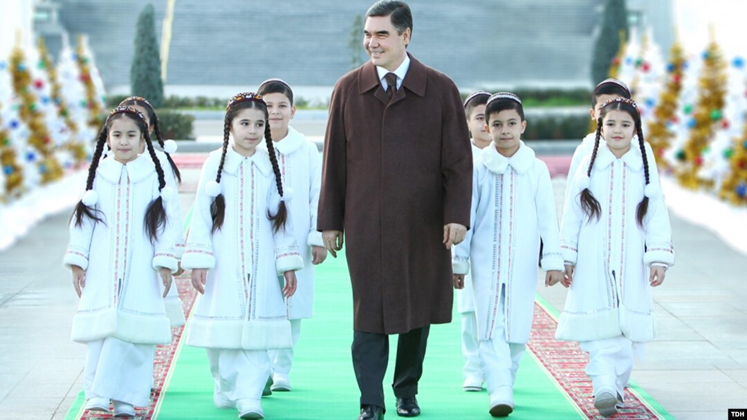 Illýustrasiýa suraty. Türkmenistanyň prezidenti Gurbanguly Berdimuhamedow täze ýyl dabrasyna gatnaşýar. 