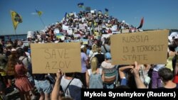 Українські військові в полоні зазнають психологічного тиску та тортур, повідомив військовий полку «Азов»