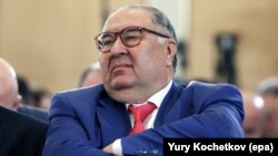 The demand for the journalists' firings was made personally by Alisher Usmanov, the billionaire owner of the publishing house, their colleagues claim. 