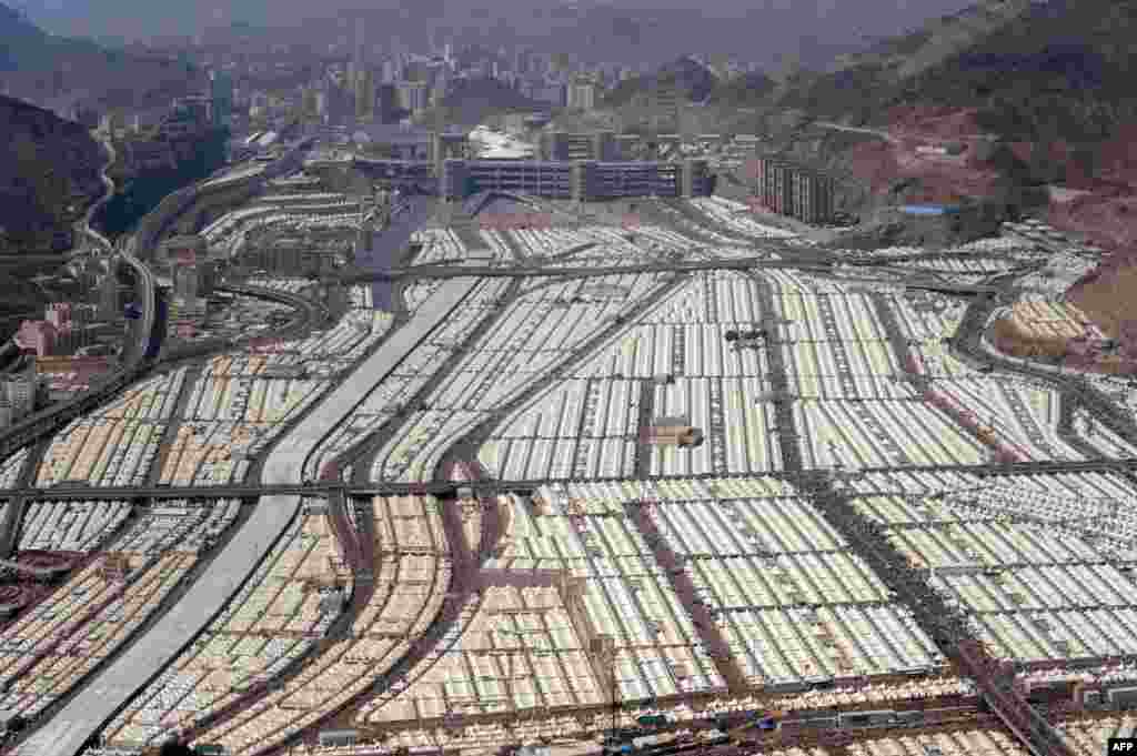 Mii de corturi pentru pelerinii veniţi la Mecca, Arabia Saudită