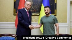 Președintele ucrainean, Volodimir Zelenski, l-a primit la Kiev pe omologul său turc, Recep Tayyip Erdogan, pe 19 august 2022. 