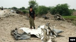 Insurgents frequently use roadside bombs in northwestern Pakistan. (file photo)