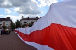 Protesters unfurl a banner in Babruysk on August 16.