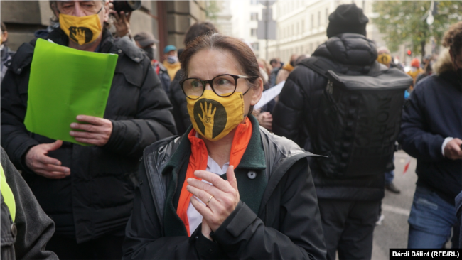 Enyedi Ildikó a hétfői tüntetésen.