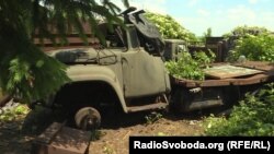 Сгоревший грузовик в селе Верхнеторецкое Донецкой области, архивное фото