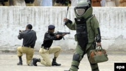 پولیس ضد تروریزم پاکستان در حال تمرینات.