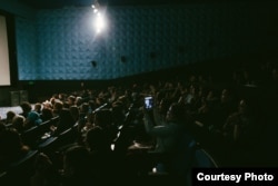 Алматыдағы кинотеатрлардың бірі. Көрнекі сурет.