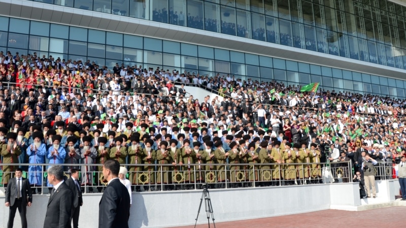 Bedew baýramçylygy mynasybetli geçirilen dabara müňlerçe türkmenistanlynyň hereketini çäklendirdi