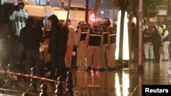 Թուրքիա - Ոստիկանները պայթյունի վայրում, Ստամբուլ, 6-ը հունվարի, 2015թ․ 