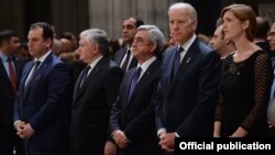 U.S. - U.S. Vice President Joseph Biden, U.S. Ambassador to UN Samantha Power, Armenian President Serzh Sarkisian and Foreign Minister Edward Nalbandian attend a ceremony at the Washington National Cathedral to mark the centennial of the Armenian genocide, 7May2015.
