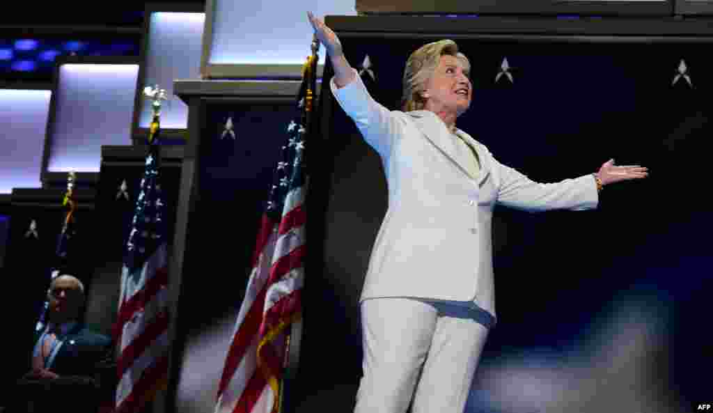 دومین گردهمایی ملی را دمکرات&zwnj;ها برگزار کردند. در چهارمین روز از آن هیلاری کلینتون نامزدی حزب را پذیرفت. خلاصه&zwnj;ای از سخنرانی کلینتون را اینجا بخوانید.