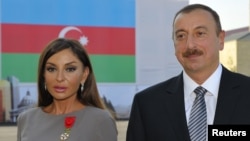 Президент Азербайджана Ильхам Алиев и его супруга Мехрибан. Баку, 7 октября 2011 года. 