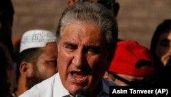 Pakistani Foreign Minister Shah Mehmood Qureshi has urged Washington to help Afghanistan rebuild even if it eventually removes its troops. 
