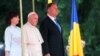 Հռոմի Ֆրանցիսկոս Պապը և Ռումինիայի նախագահ Կլաուս Յոհաննիսը տիկնոջ՝ Կարմենի հետ, Բուխարեստ, 31-ը մայիսի, 2019թ.