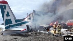 На месте аварийной посадки пассажирского самолета Ан-24 авиакомпании "Ангара"