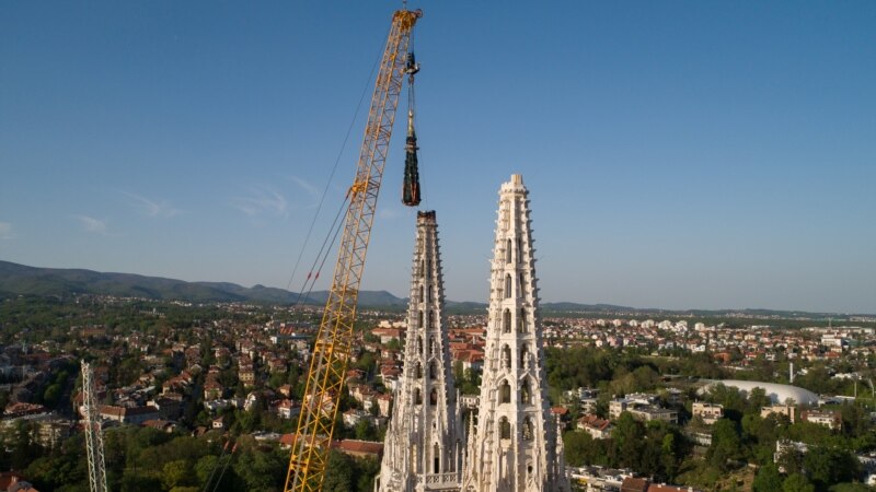 Skinut vrh tornja sa zagrebačke katedrale