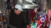 На местных оптовых рынках работают приезжие продавцы, в основном уйгуры.