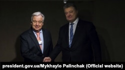 Президент України Петро Порошенко (праворуч) і генеральний секретар ООН Антоніу Ґутерріш, Давос, 23 січня 2019 року