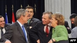 Presidenti i SHBA-ve, kreu i NATO-s dhe kancelarja gjermane 