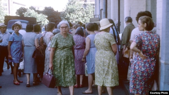 Обычная городская очередь, 1963 год