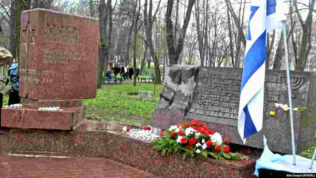 Monumentul &icirc;n amintirea Pogromului din 1903 din Parcul Alunelul la Chișinău.