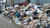 «Дворы загажены». В Керчи коммунальщикам грозят штрафами за невывоз мусора