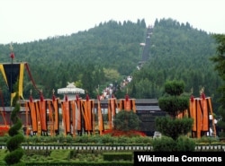 Туристическая дорога к открытым для посещения комплексам гробницы Цинь Шихуана
